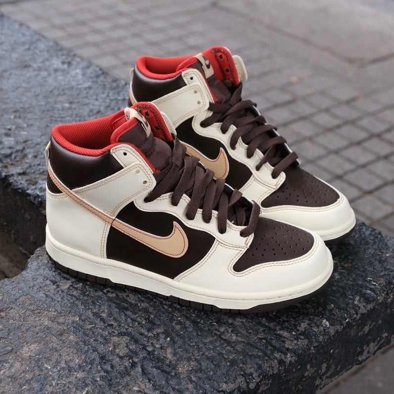 NIKE DUNK HI RETRO SE / BAROQUE BROWN-SESAME-COCONUT MILK