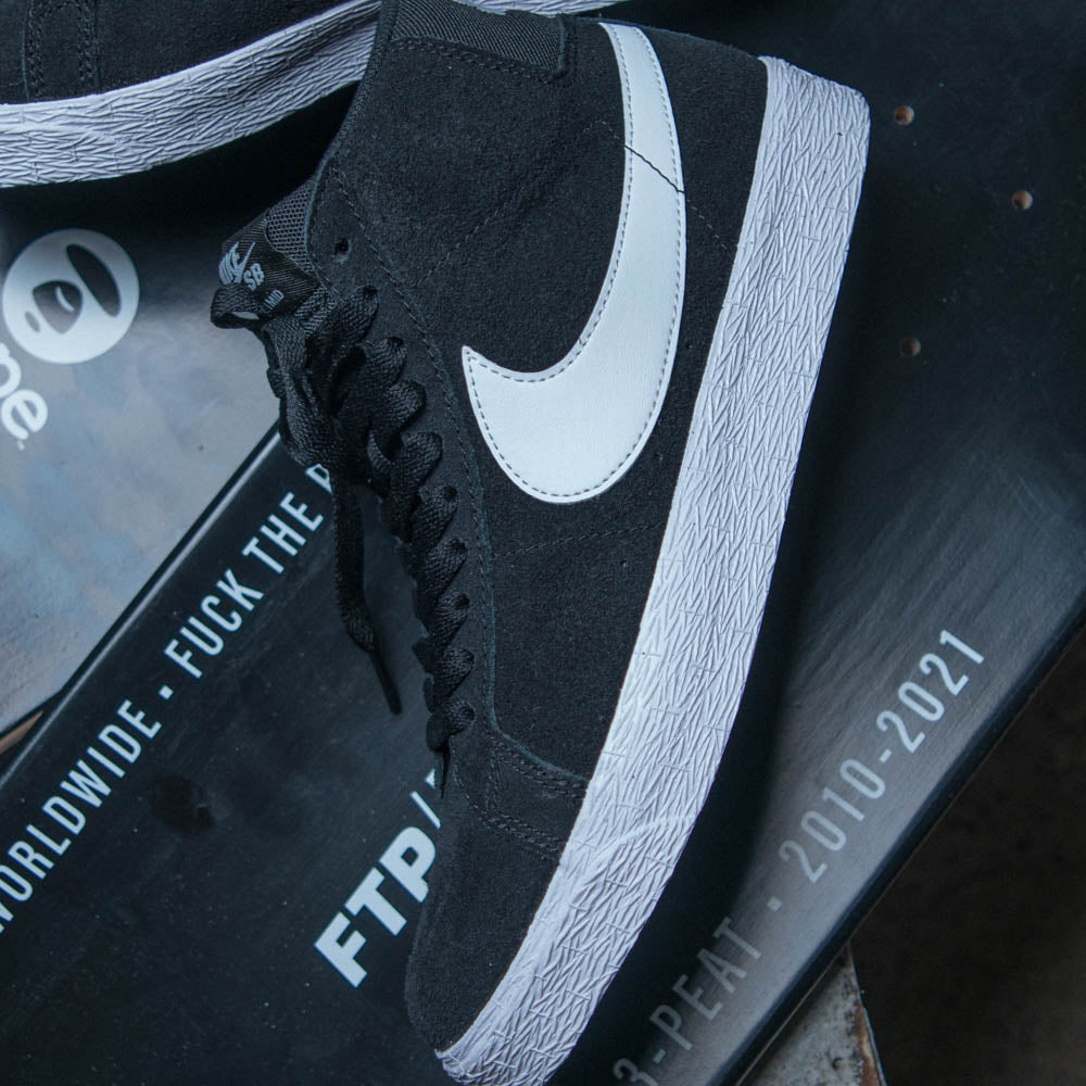 NIKE SB ZOOM BLAZER MID / BLACK-WHITE-WHITE-WHITE