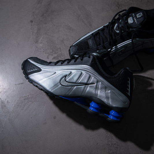 NIKE SHOX R4 / BLACK-METALLIC SILVER-RACER BLUE