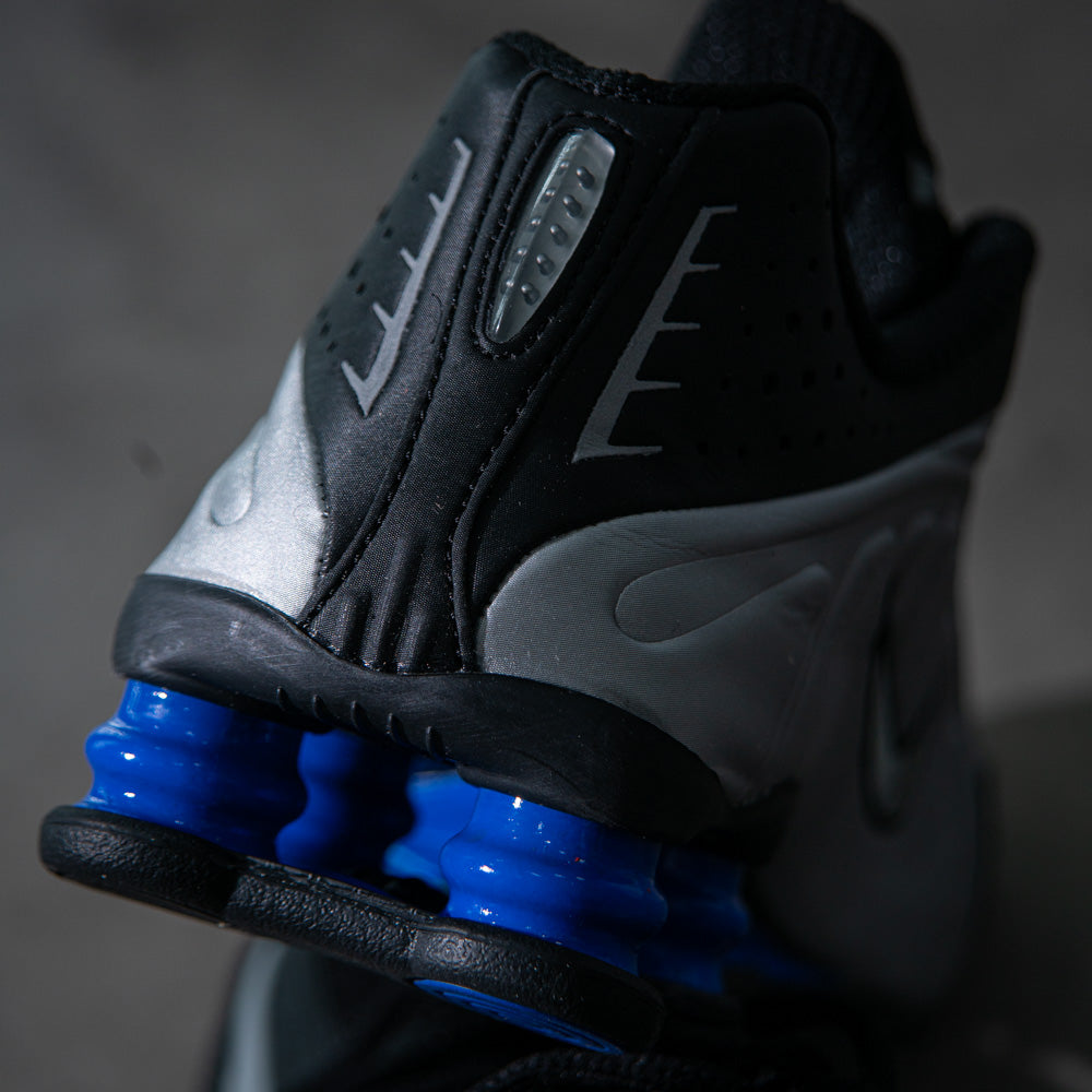 NIKE SHOX R4 / BLACK-METALLIC SILVER-RACER BLUE