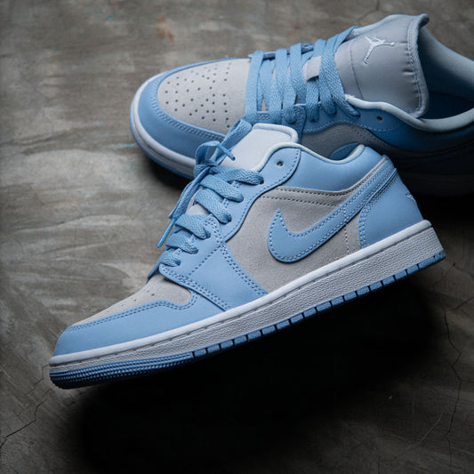 WMNS AIR JORDAN 1 LOW / FOOTBALL GREY-ALUMINUM-WHITE