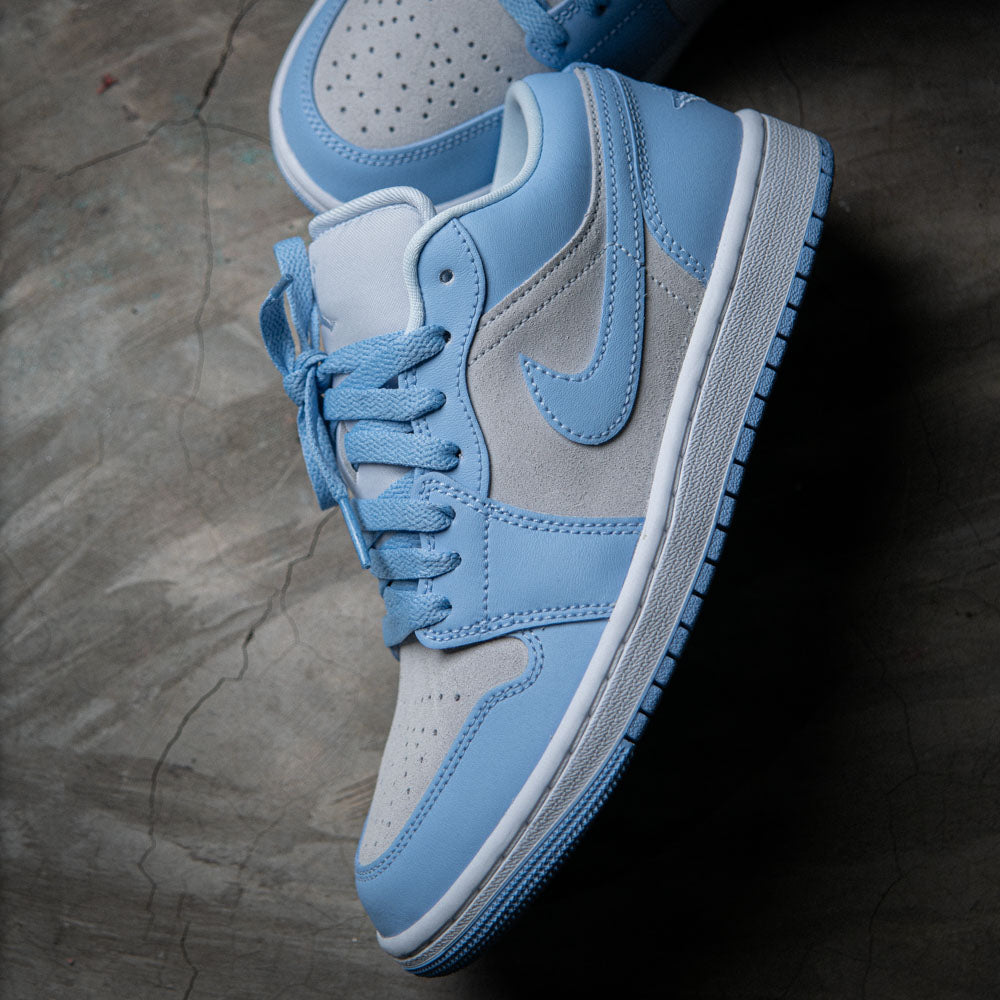 WMNS AIR JORDAN 1 LOW / FOOTBALL GREY-ALUMINUM-WHITE