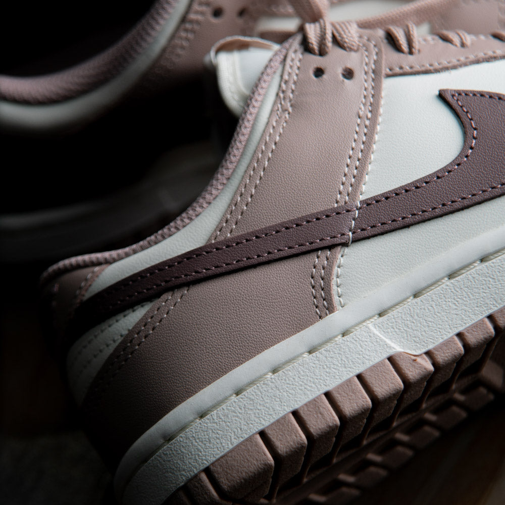 W NIKE DUNK LOW / SAIL-PLUM ECLIPSE-DIFUSED TAUPE