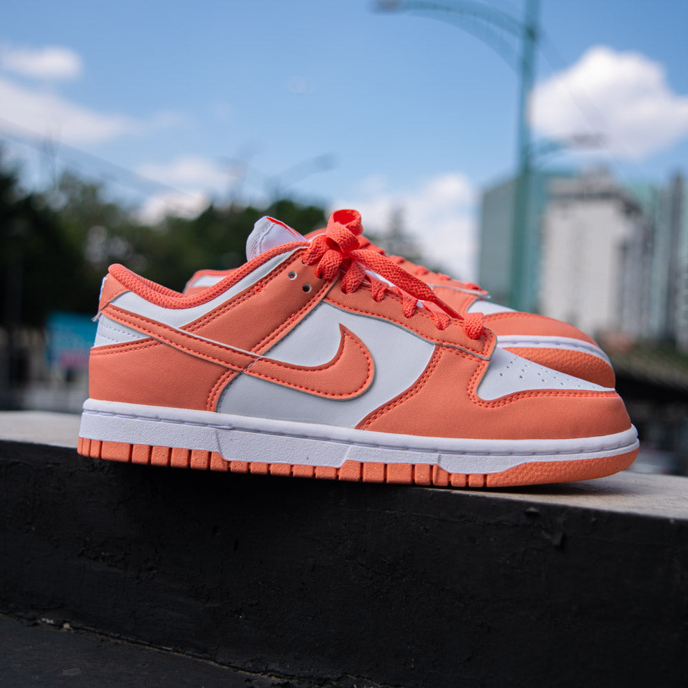 W NIKE DUNK LOW NEXT NATURE / WHITE-LT WILD MANGO