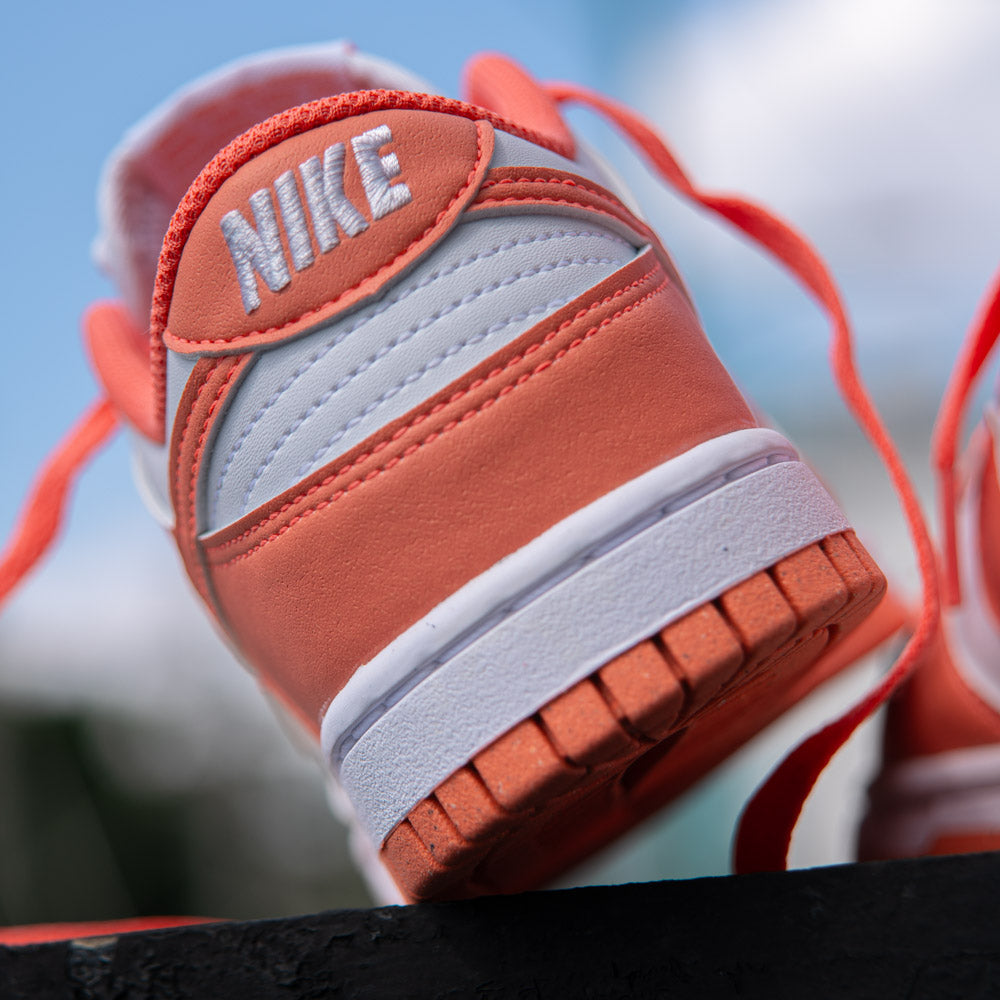 W NIKE DUNK LOW NEXT NATURE / WHITE-LT WILD MANGO