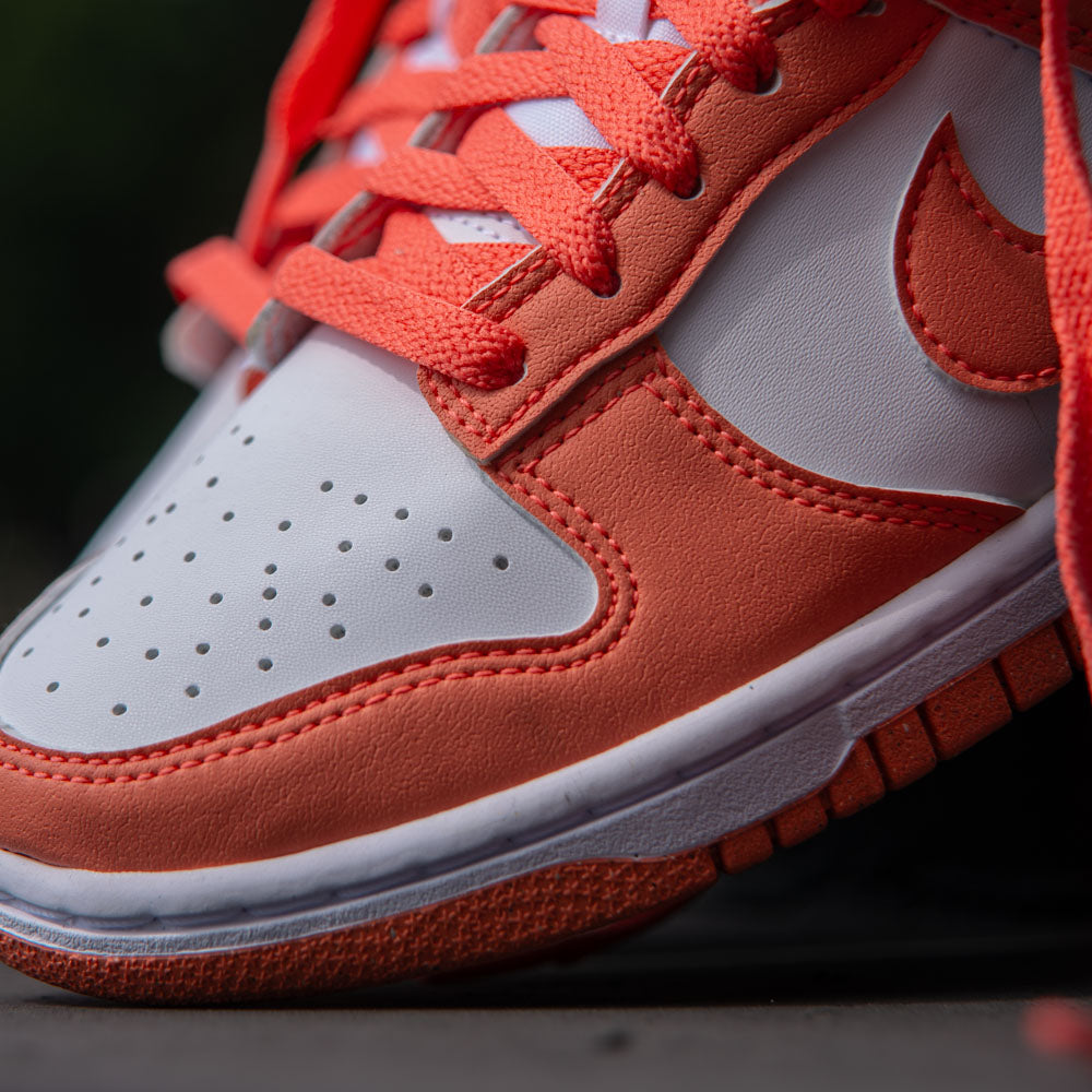 W NIKE DUNK LOW NEXT NATURE / WHITE-LT WILD MANGO