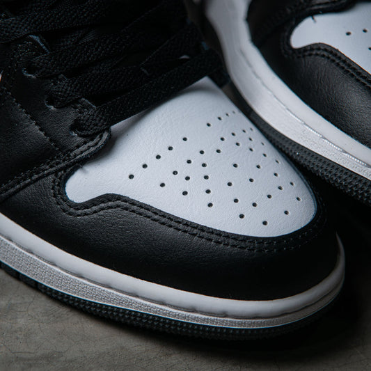 AIR JORDAN 1 MID / BLACK-IRON GREY-WHITE