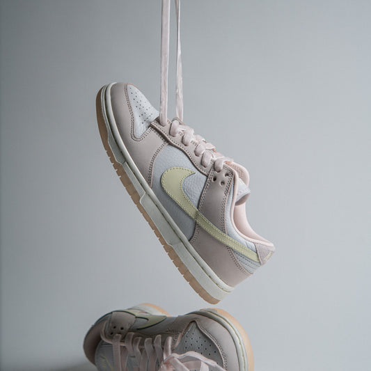 W NIKE DUNK LOW PRM / LIGHT SOFT PINK-COCONUT MILK