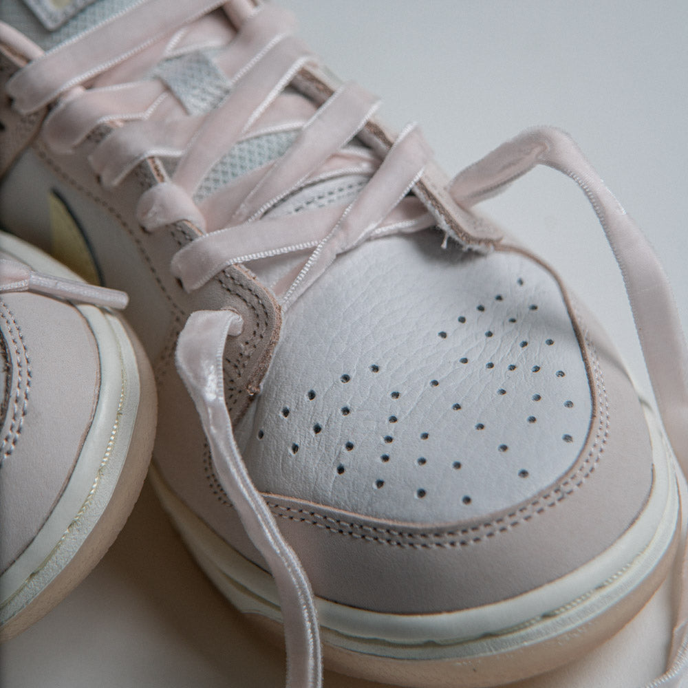 W NIKE DUNK LOW PRM / LIGHT SOFT PINK-COCONUT MILK