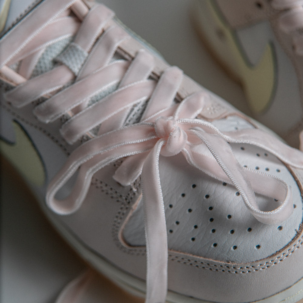 W NIKE DUNK LOW PRM / LIGHT SOFT PINK-COCONUT MILK