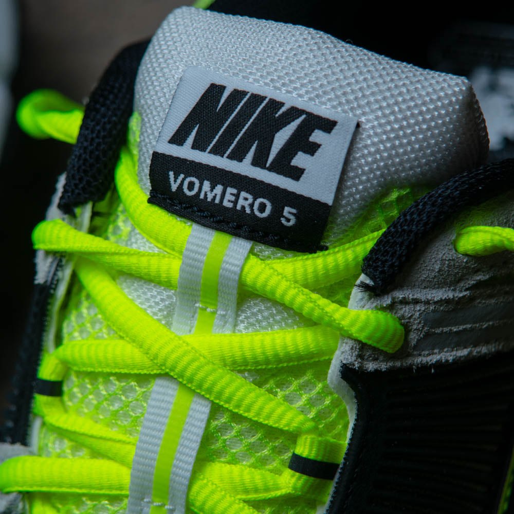 NIKE ZOOM VOMERO 5 / VOLT-BLACK-WHITE-MTLC PLATINUM