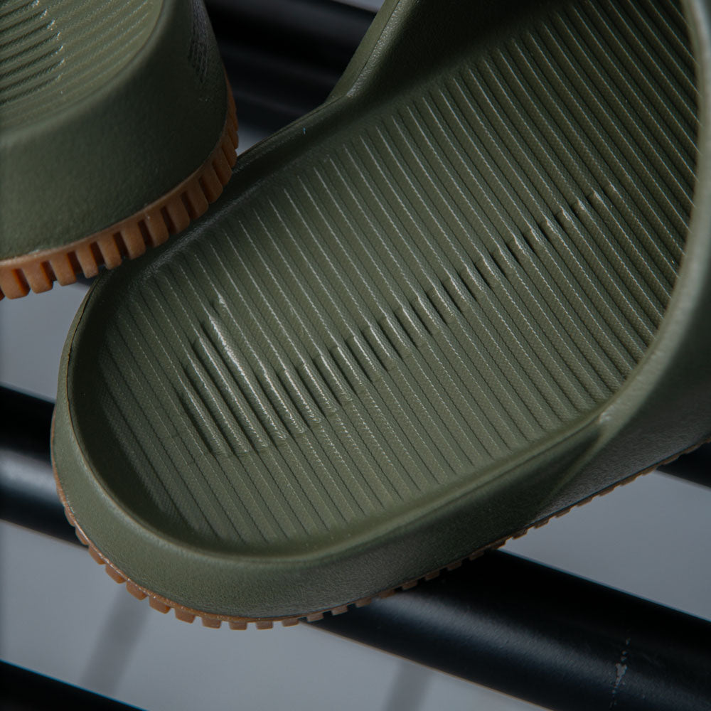 NIKE CALM SLIDE / MEDIUM OLIVE-MEDIUM OLVE-GUM MED BROWN