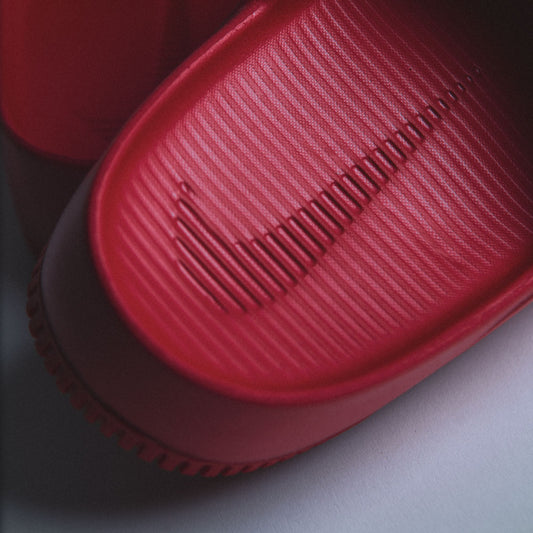 NIKE CALM SLIDE / UNIVERSITY RED-UNIVERSITY RED