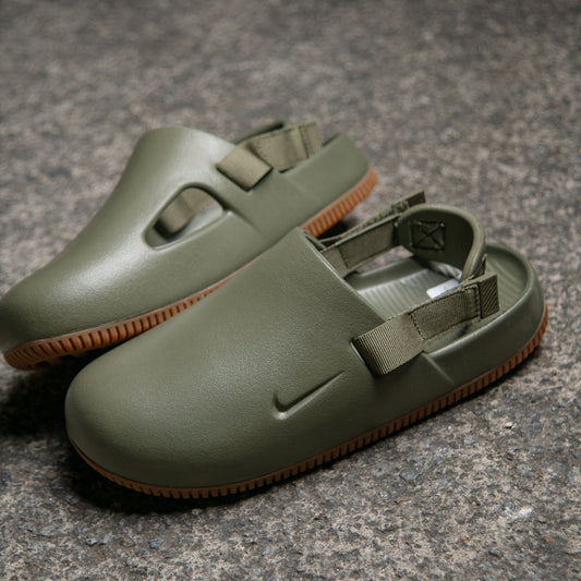 NIKE CALM MULE / MEDIUM OLIVE-MEDIUM OLIVE-GUM MED BROWN