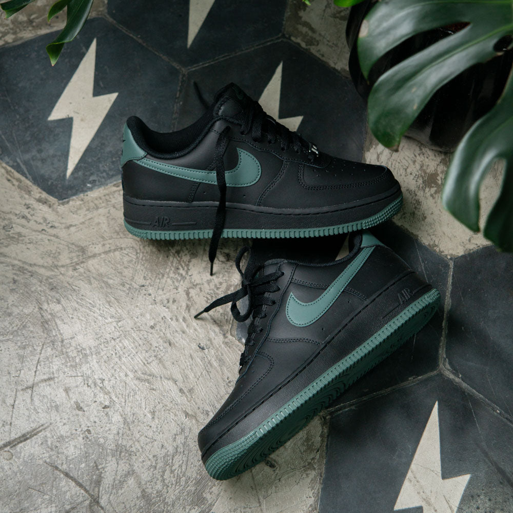 AIR FORCE 1 ´07 / BLACK-VINTAGE GREEN