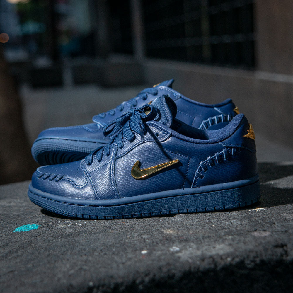 WMNS AIR JORDAN 1 MM LOW / MIDNIGHT NAVY-METALLIC GOLD