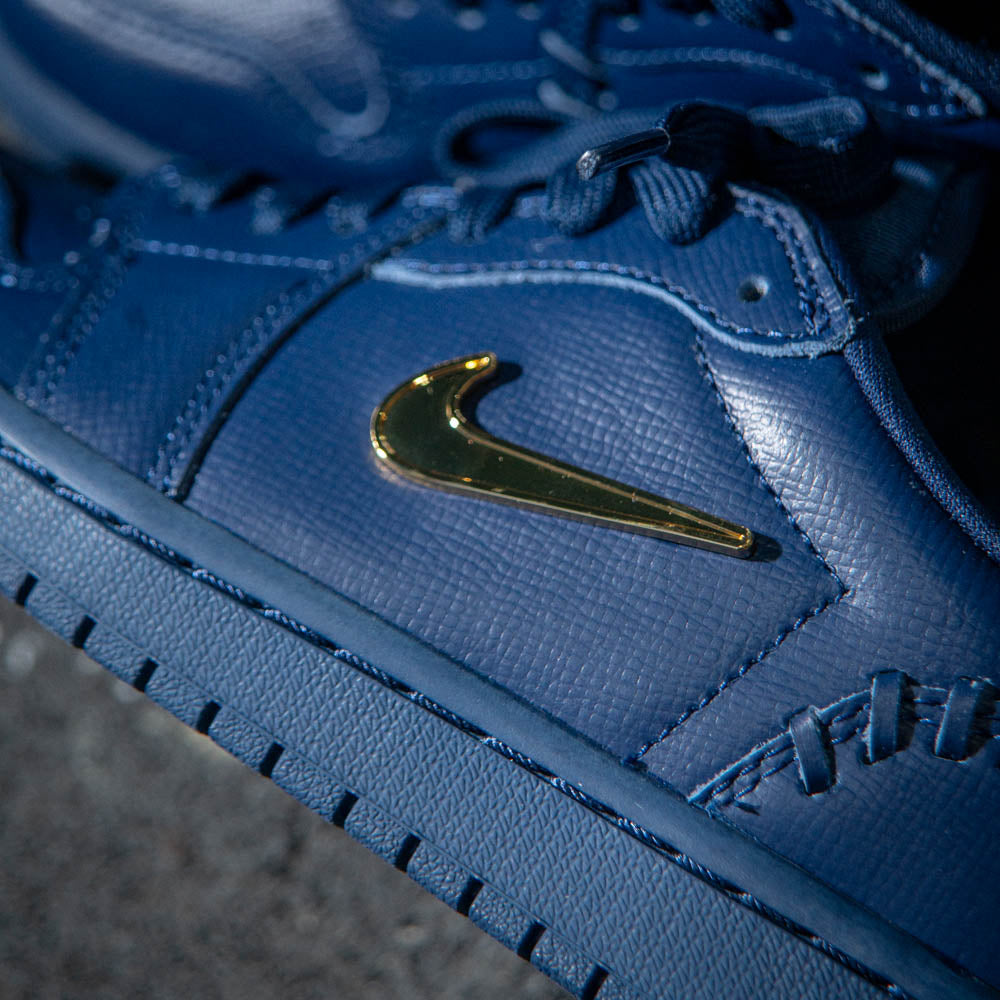 WMNS AIR JORDAN 1 MM LOW / MIDNIGHT NAVY-METALLIC GOLD