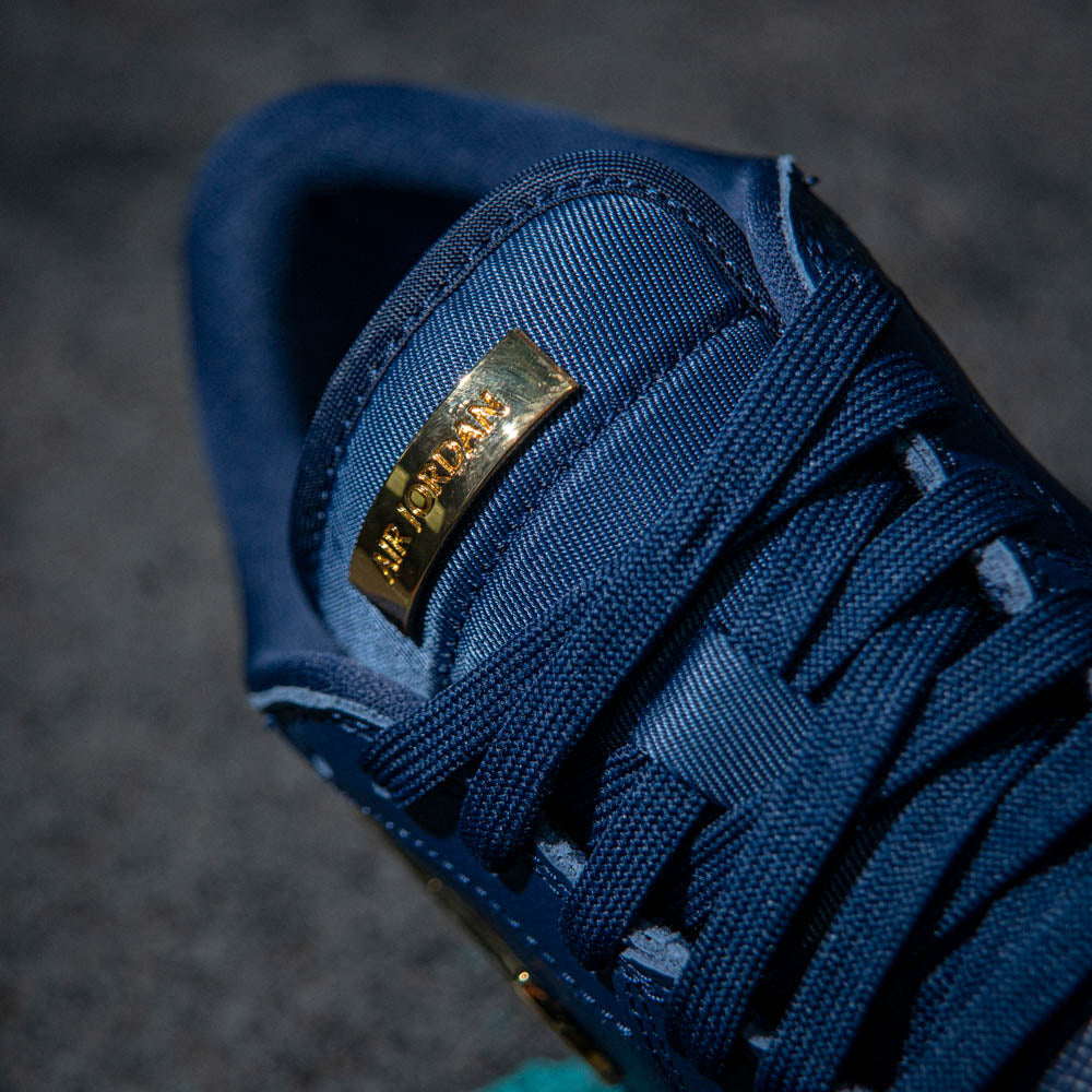 WMNS AIR JORDAN 1 MM LOW / MIDNIGHT NAVY-METALLIC GOLD