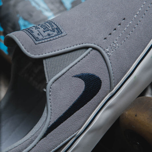 NIKE SB JANOSKI+ SLIP / WOLF GREY-NAVY-WOLF GREY-SUMMIT WHITE