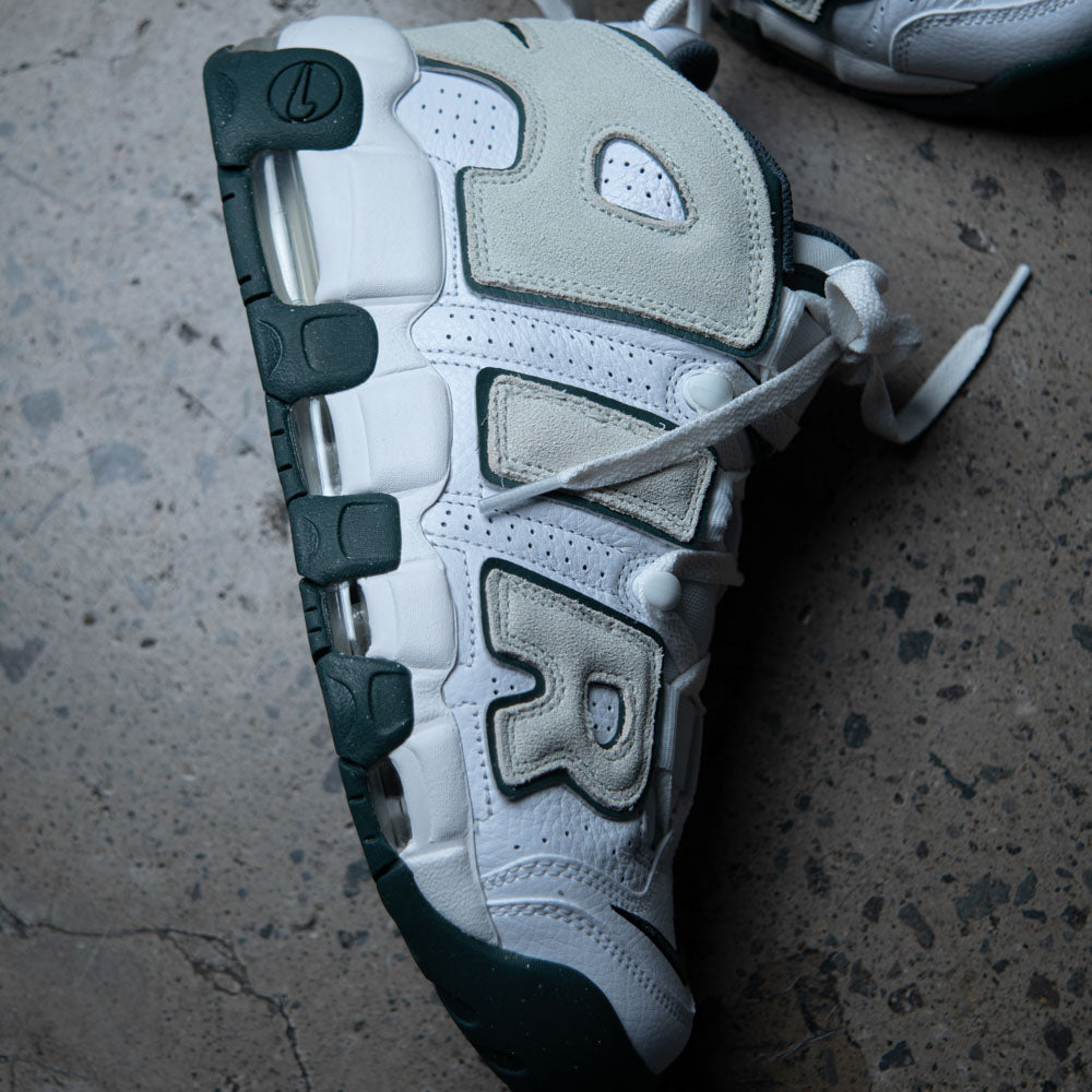 AIR MORE UPTEMPO ´96 / WHITE-SEA GLASS-VINTAGE GREEN