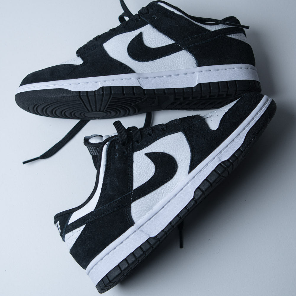 NIKE DUNK LOW RETRO SE / WHITE-BLACK-WHITE