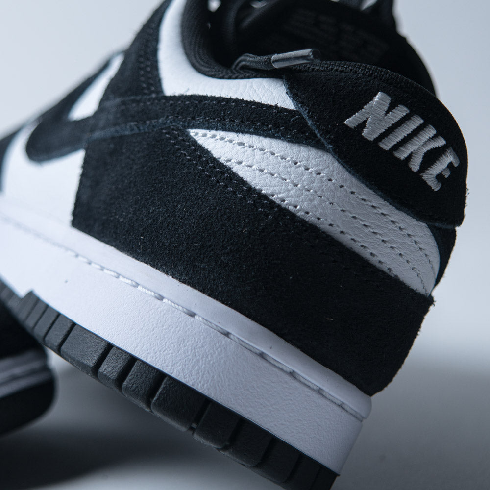 NIKE DUNK LOW RETRO SE / WHITE-BLACK-WHITE