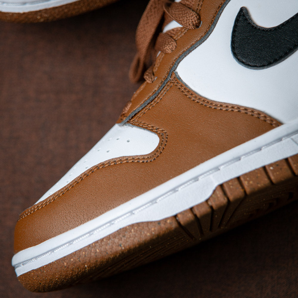 W NIKE DUNK HIGH NN / LT BRITISH TAN-BLACK-WHITE