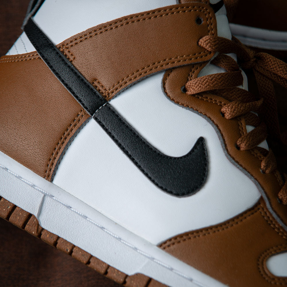 W NIKE DUNK HIGH NN / LT BRITISH TAN-BLACK-WHITE