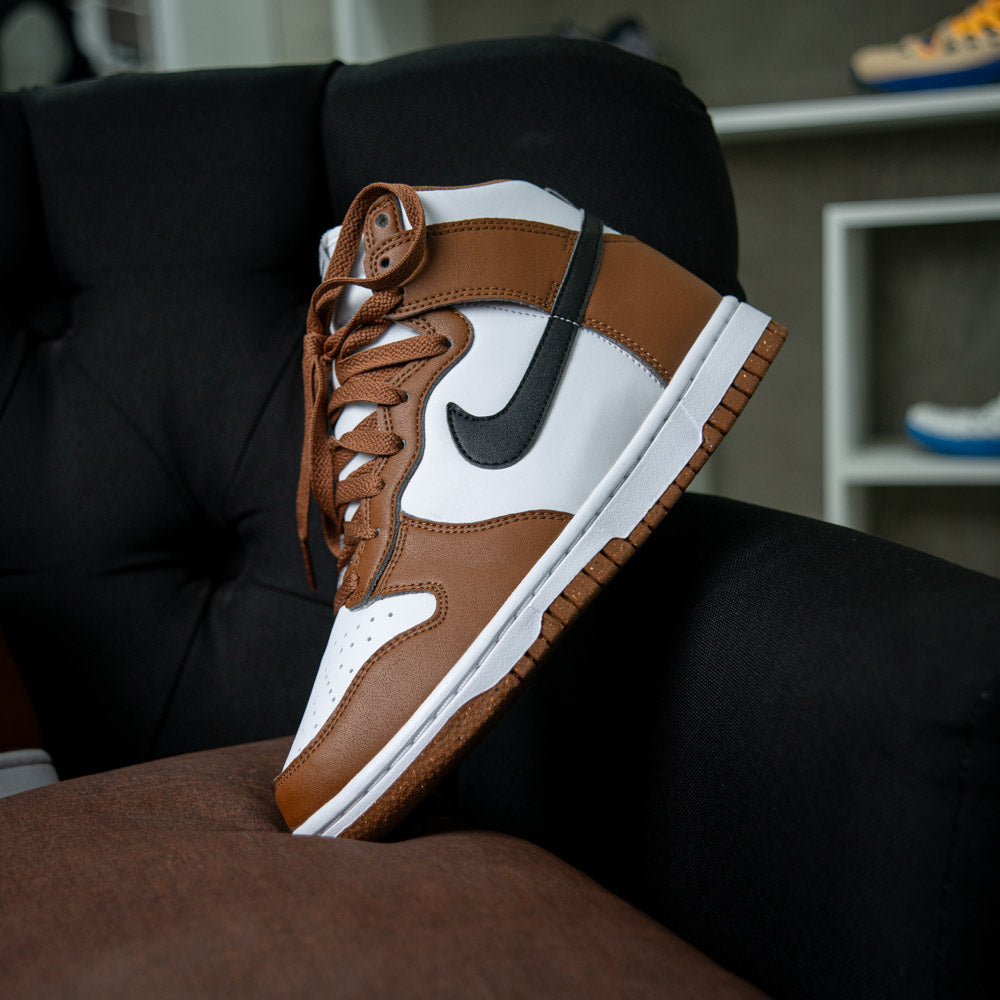 W NIKE DUNK HIGH NN / LT BRITISH TAN-BLACK-WHITE