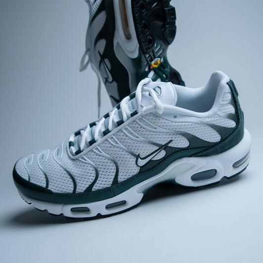 NIKE AIR MAX PLUS PRM / WHITE-LT BRITISH TAN-VINTAGE GREEN