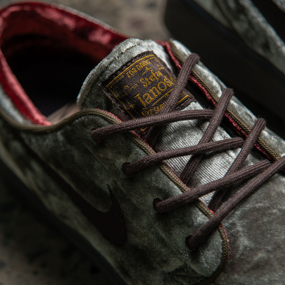 NIKE SB ZOOM JANOSKI OG+ ES / MEDIUM OLIVE-VELVET BROWN-BAROQUE BROWN