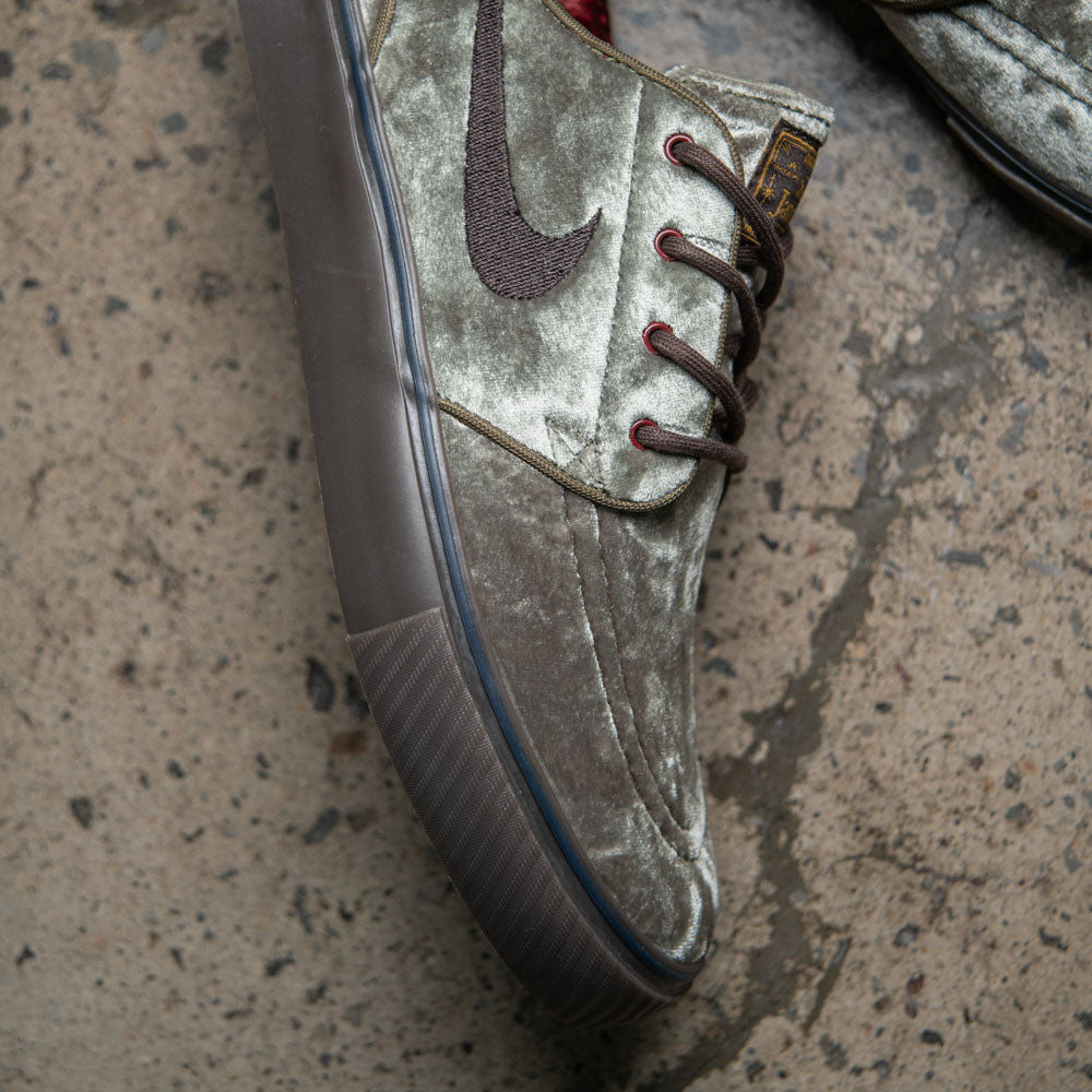 NIKE SB ZOOM JANOSKI OG+ ES / MEDIUM OLIVE-VELVET BROWN-BAROQUE BROWN