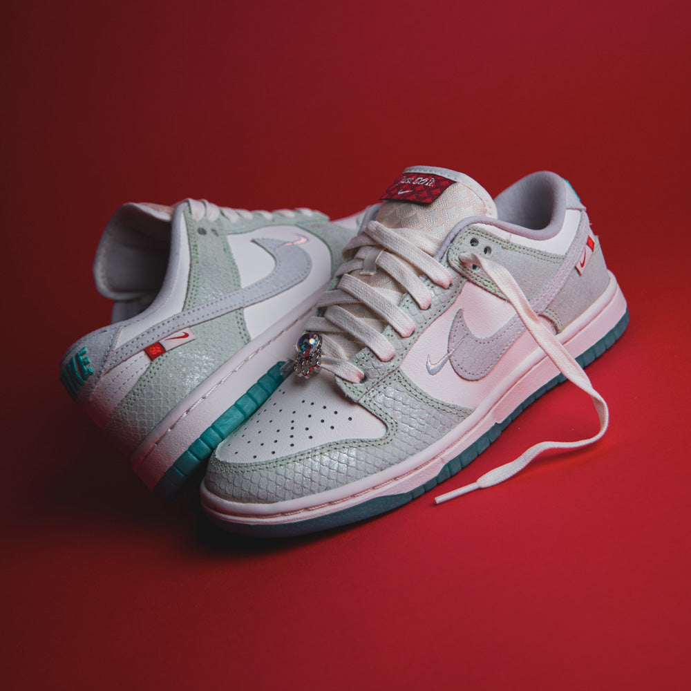 W NIKE DUNK LOW LX / SAIL-SAIL-SAIL-DUSTY CACTUS