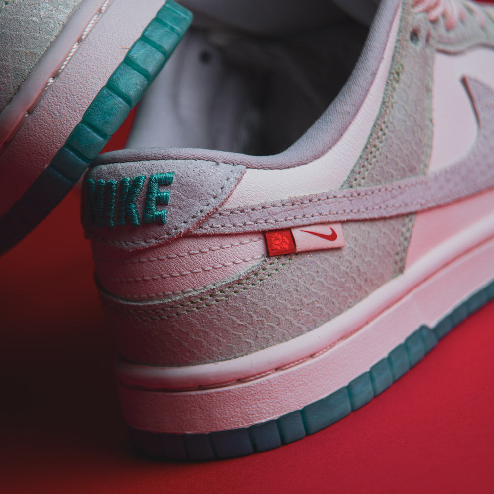 W NIKE DUNK LOW LX / SAIL-SAIL-SAIL-DUSTY CACTUS