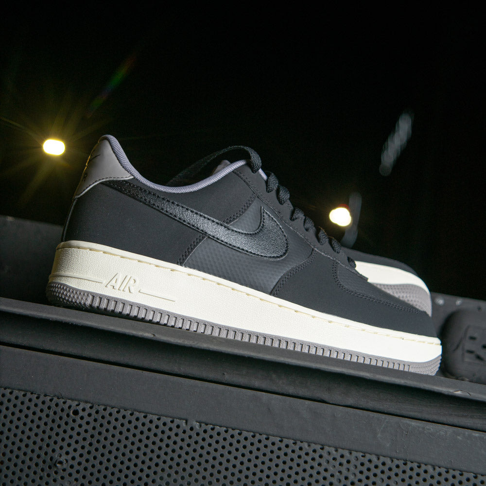 AIR FORCE 1 ´07 LV8 / BLACK-BLACK-FLAT PEWTER-COCONUT MILK