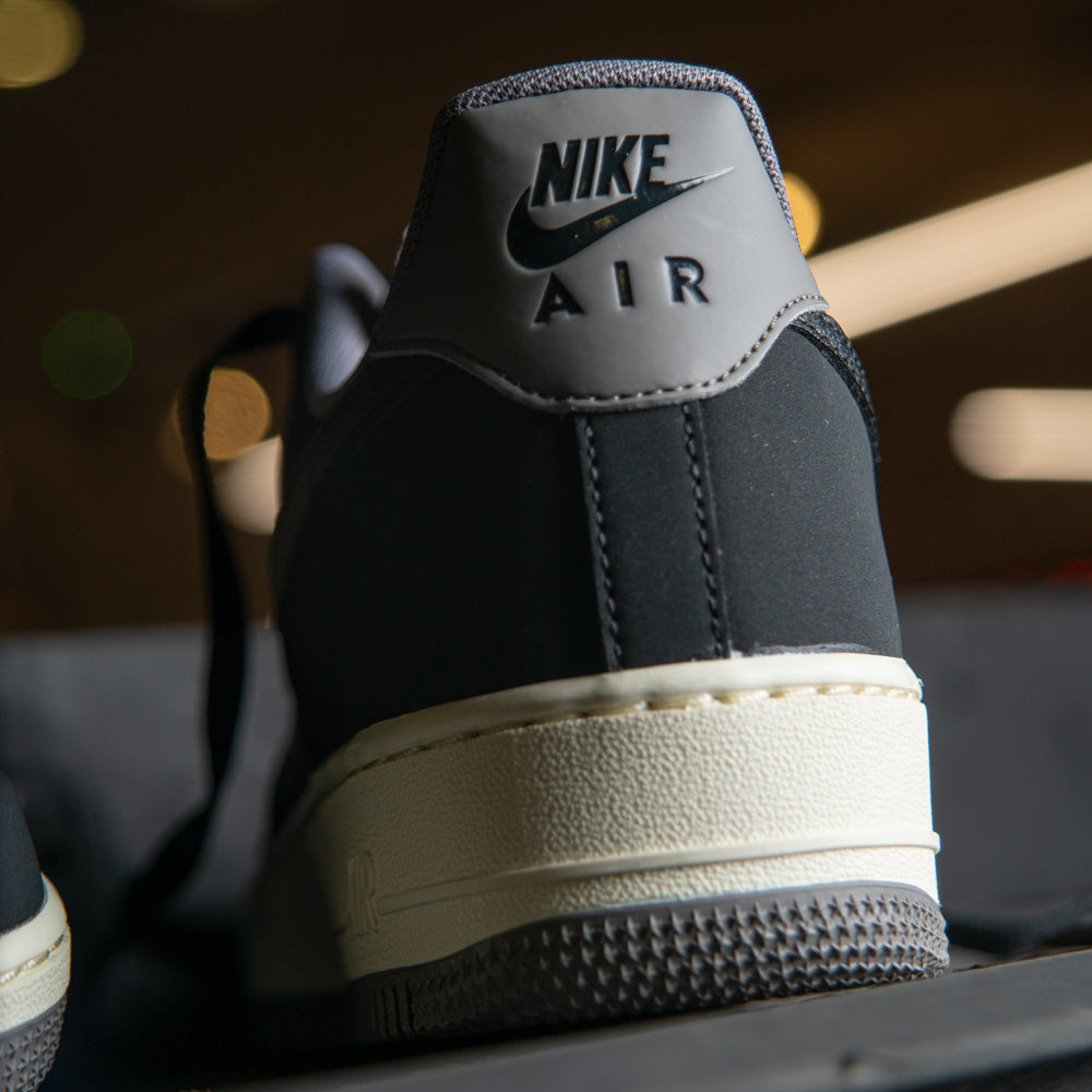 AIR FORCE 1 ´07 LV8 / BLACK-BLACK-FLAT PEWTER-COCONUT MILK