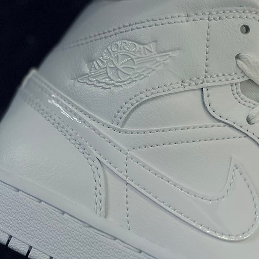 WMNS AIR JORDAN 1 MID / WHITE-WHITE-WHITE