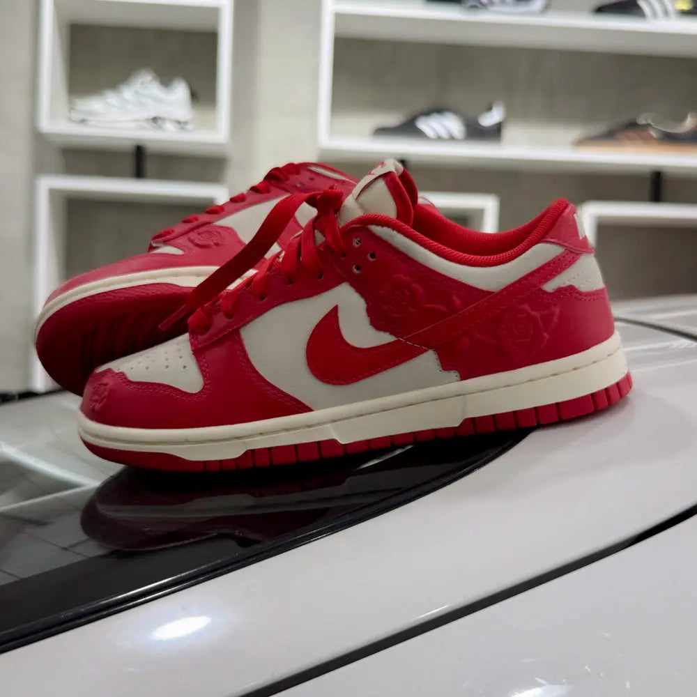 Wmns Nike Dunk Low Roses