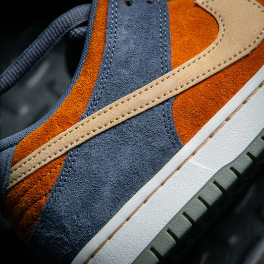 NIKE SB DUNK LOW PRO / LIGHT CARBON-SESAME-MONARCH-SUMMIT WHITE