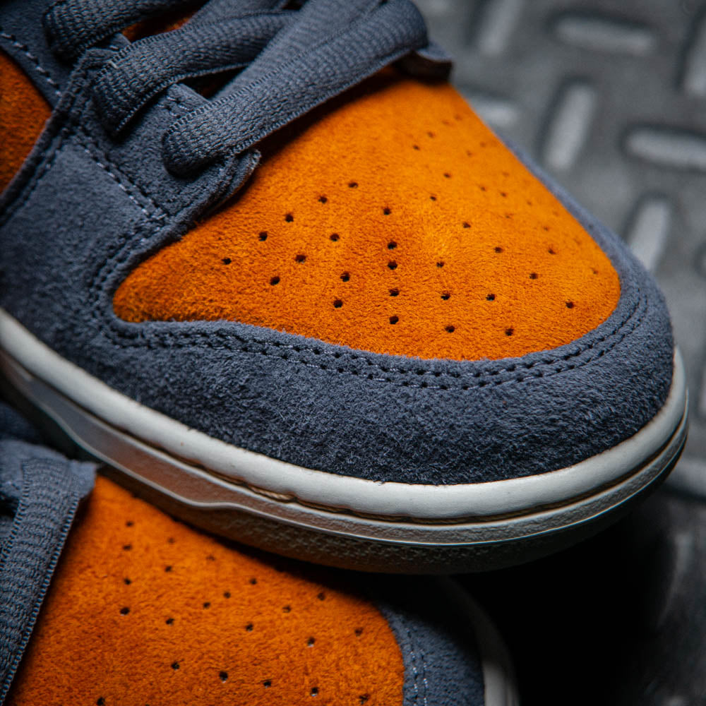 NIKE SB DUNK LOW PRO / LIGHT CARBON-SESAME-MONARCH-SUMMIT WHITE