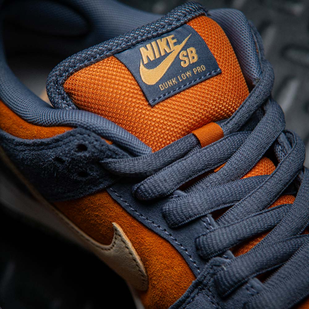 NIKE SB DUNK LOW PRO / LIGHT CARBON-SESAME-MONARCH-SUMMIT WHITE