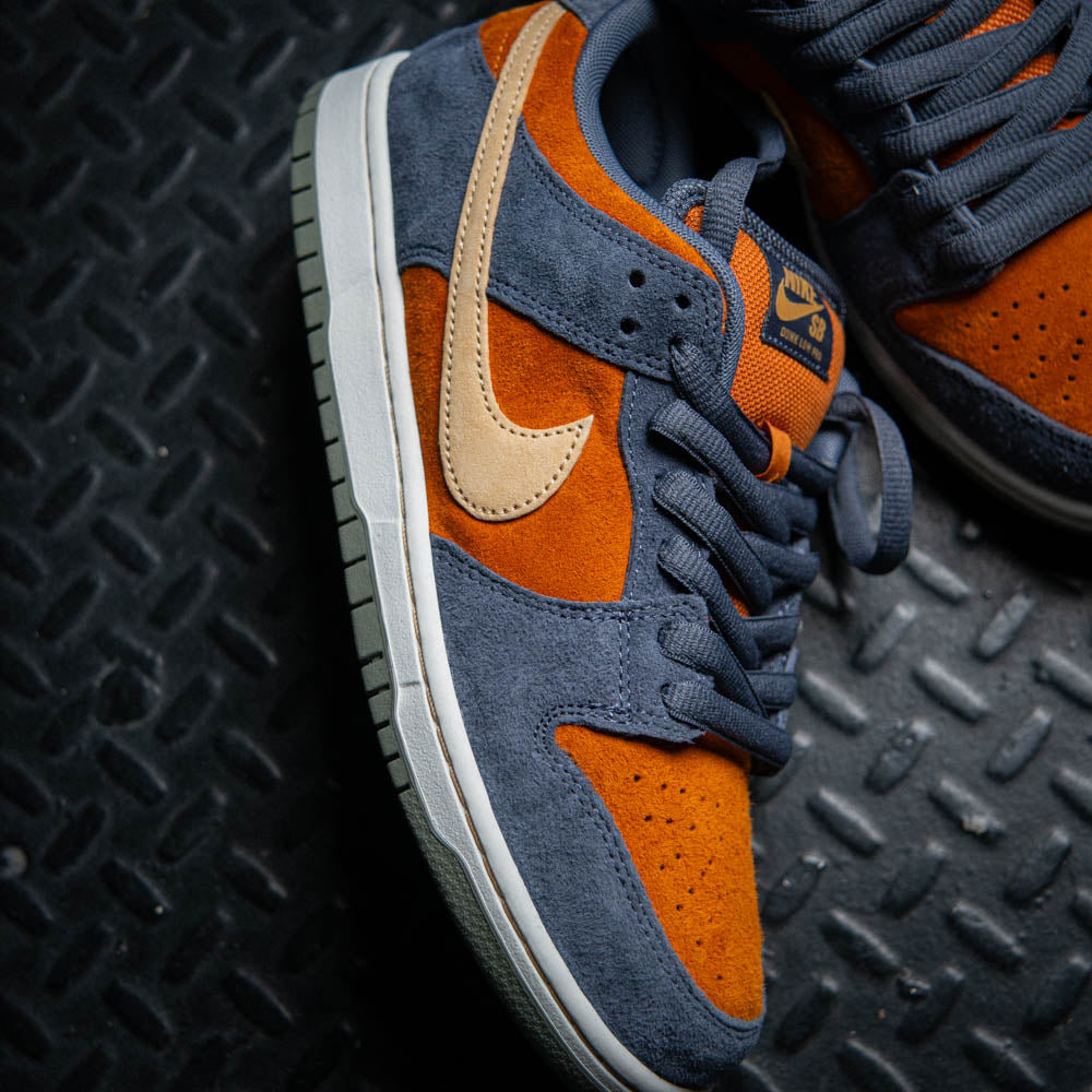 NIKE SB DUNK LOW PRO / LIGHT CARBON-SESAME-MONARCH-SUMMIT WHITE