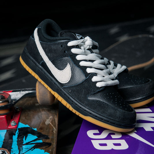 NIKE SB DUNK LOW PRO / BLACK-WHITE-BLACK-GUM LIGHT BRWN