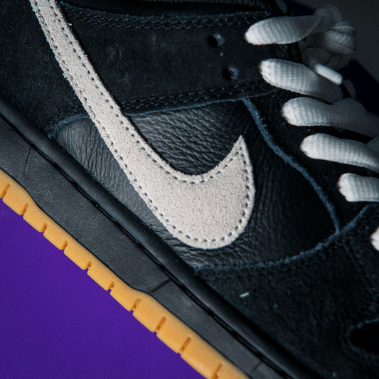 NIKE SB DUNK LOW PRO / BLACK-WHITE-BLACK-GUM LIGHT BRWN