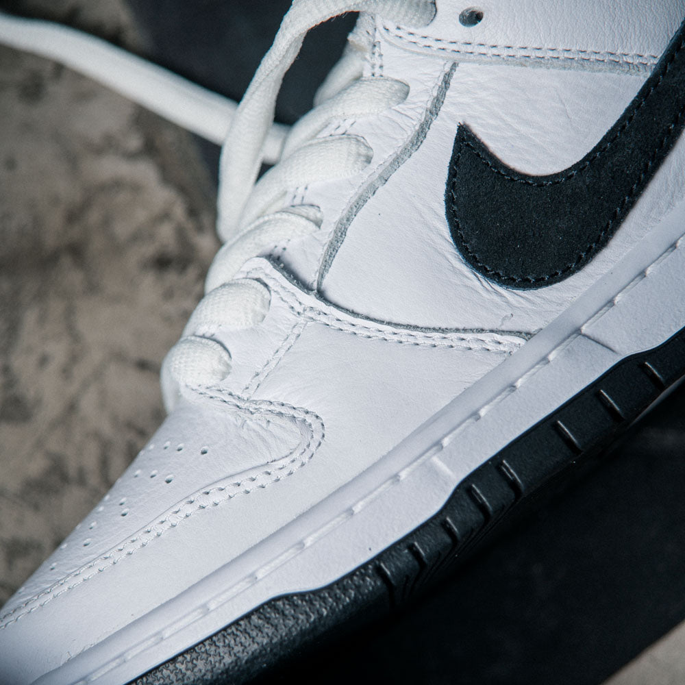 NIKE SB DUNK LOW PRO / WHITE-BLACK-WHITE-BLACK