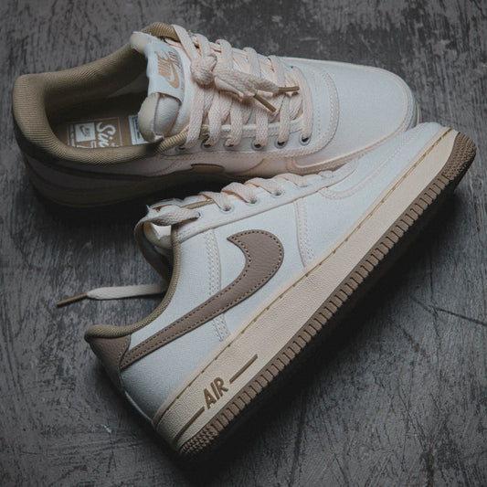 WMNS AIR FORCE 1 ´07 / SAIL-LIMESTONE-PALE VANILLA-COCONUT MILK