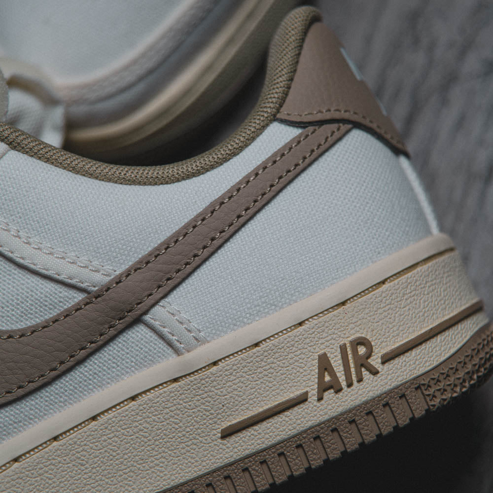 WMNS AIR FORCE 1 ´07 / SAIL-LIMESTONE-PALE VANILLA-COCONUT MILK