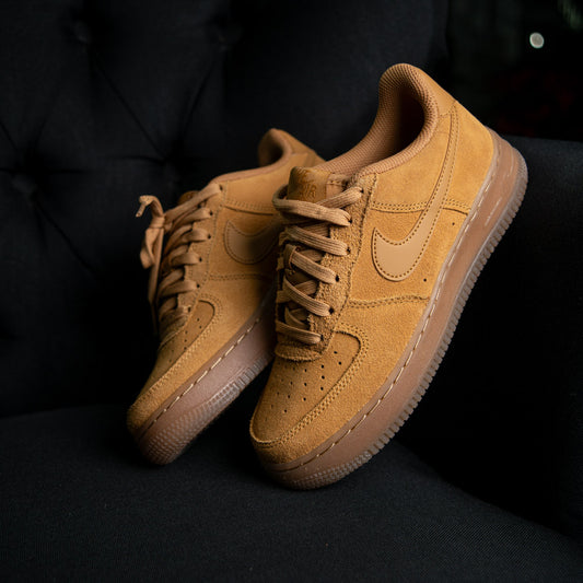 AIR FORCE 1 LV8 (GS) / WHEAT-WHEAT-GUM LIGHT BROWN