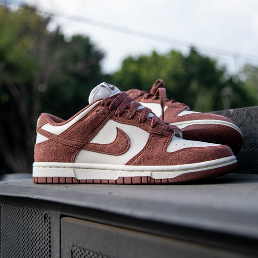 WMNS NIKE DUNK LOW / PHANTOM-RED SEPIA-SAIL-WHITE