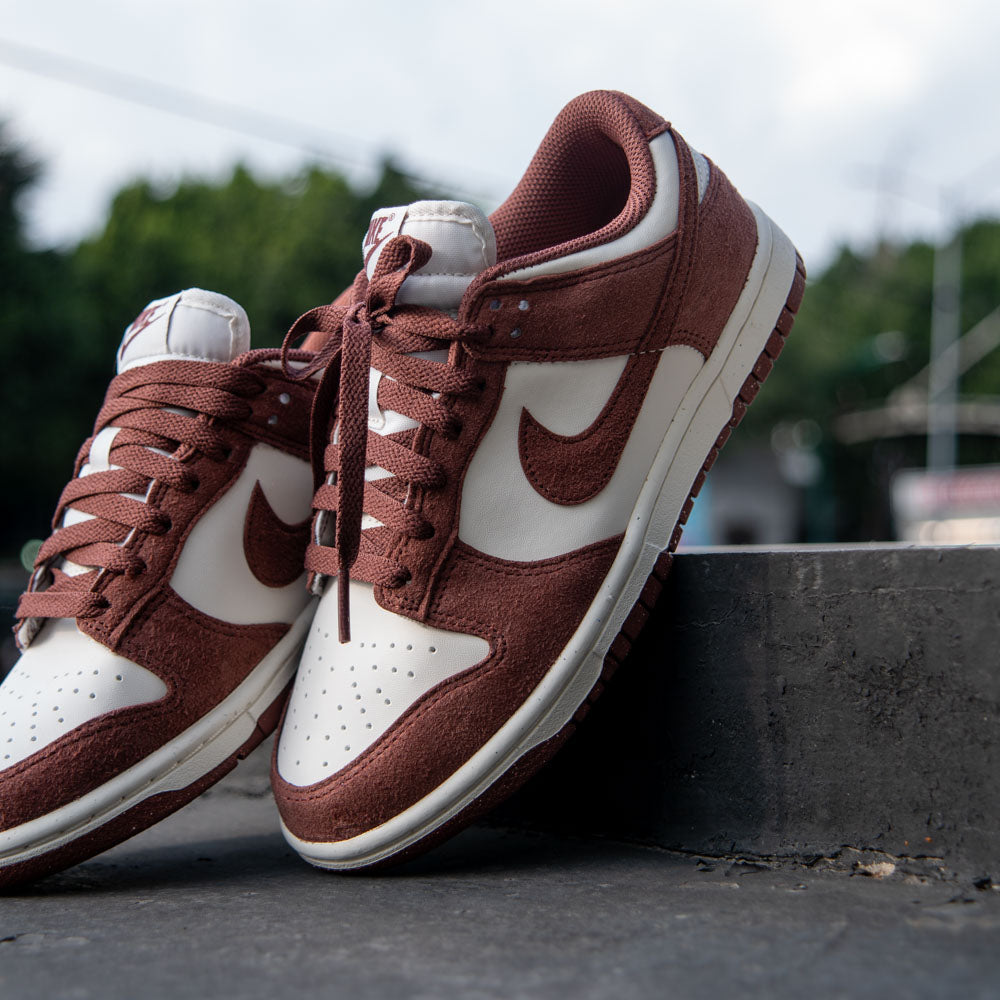 WMNS NIKE DUNK LOW / PHANTOM-RED SEPIA-SAIL-WHITE